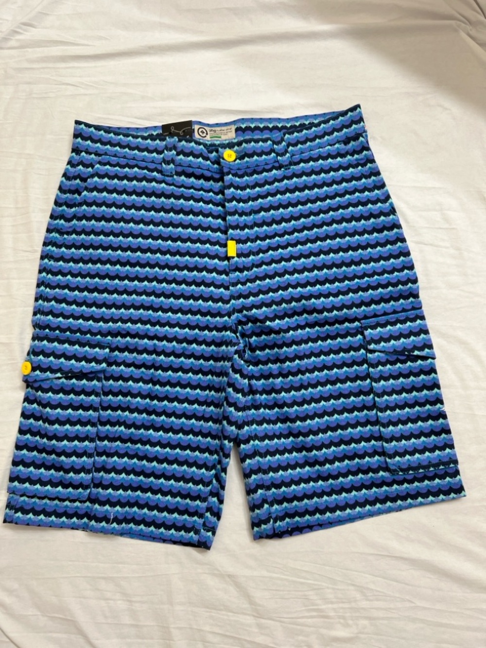 Lrg Blue Wave-Print Cargo Shorts with Yellow Accents